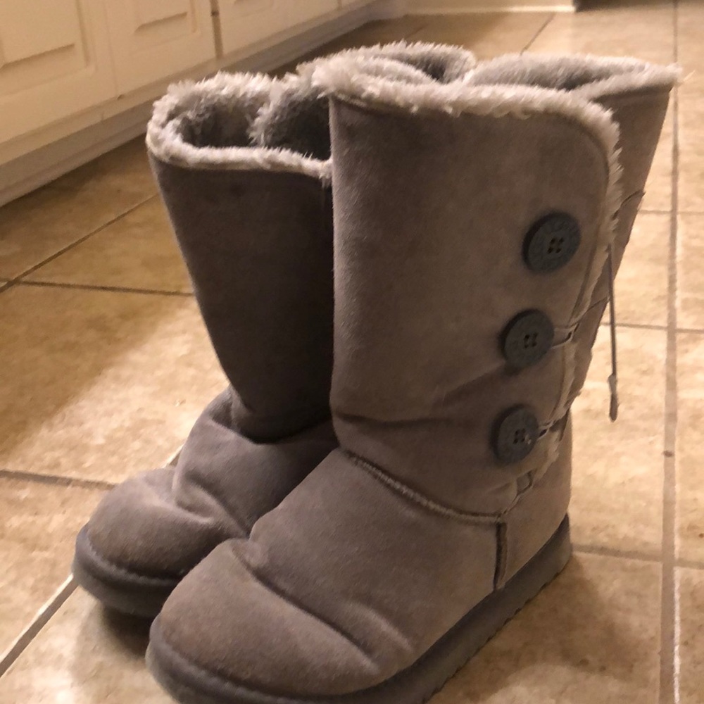 Grey uggs broken strap